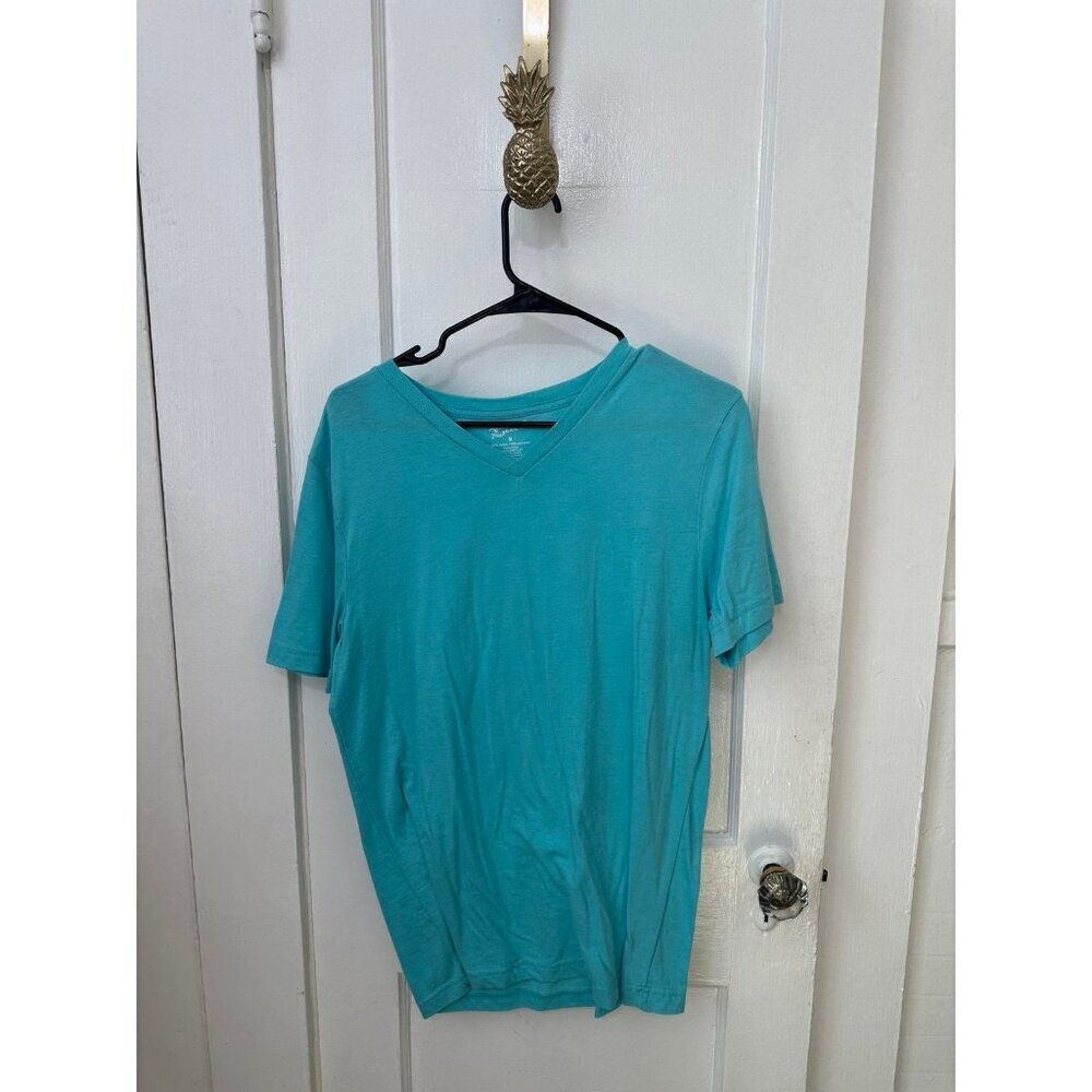 Arizona jeans, men’s size medium light blue T-shirt